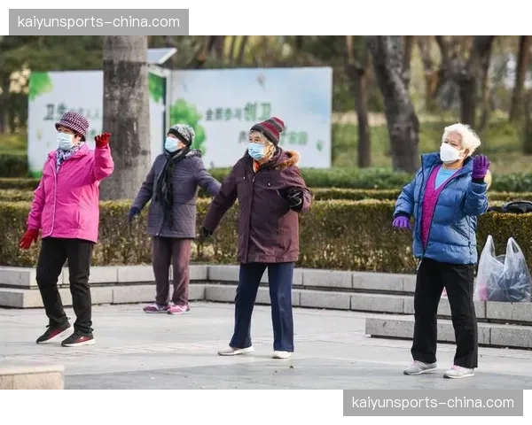 “遗产经典”户外赛遭遇暴风雪，比赛延期但球迷热情不减